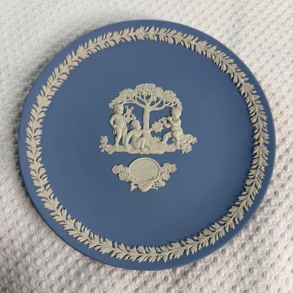 Wedgwood Jasperware 1984 Mother Plate Cupids and Music Blue White 6.5 inch
